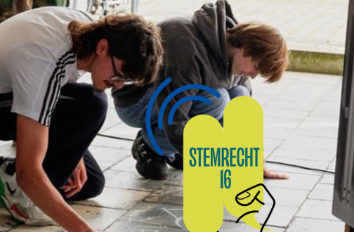 🌟 Terugblik op onze actie voor #Stemrecht16! 🌟 Gisteren stonden we samen met Anna Roos, voorzitter van de Vlaamse Jeugdraad, en Hafsa El-Bazioui, schepen van Jeugd in Gent, om stemrecht op 16-ja